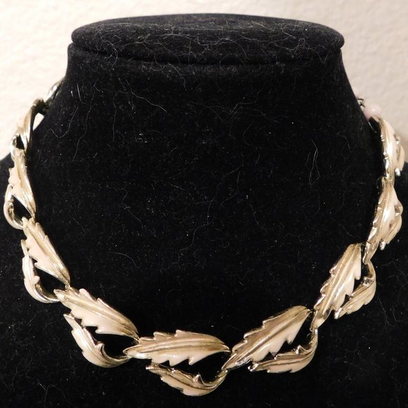 Coro Jewelry - vintage Coro necklace pink gold color